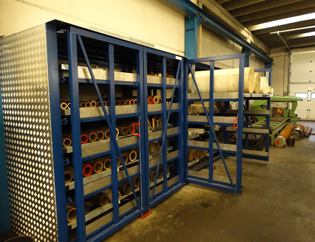 Horizontal storage rack