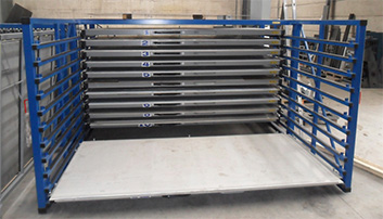 Metal sheet rack with extendable drawers